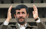 احمدی نژاد کاپشنش را کنار گذاشت و پالتو پوش شد+عکس